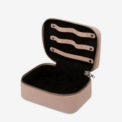 Status Anxiety Shining Armour Storage Box -Fashion Bag Store 31265c51fd4b8da6cf7a317ffca356f2 b97832fc 190f 436f a942 fc8840161ced