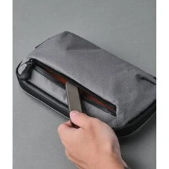ALPAKA Elements Tech Case Sling Mini (SA) -Fashion Bag Store ALPAKA Elements Tech Case Mini EPLX450 Mission Grey 4 9ec2ee8c edbe 4664 b832 b5a227a2590b