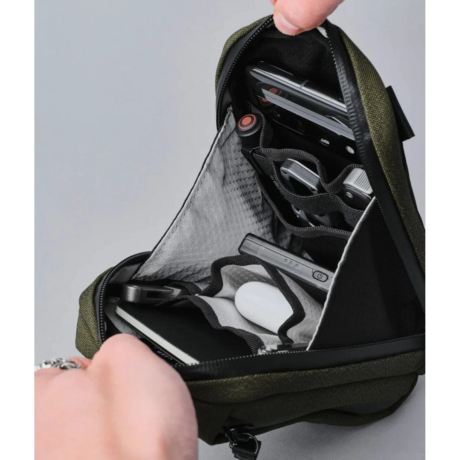 ALPAKA Metro Sling Axoflux 4 ALPAKA Metro Sling Axoflux - Image 2