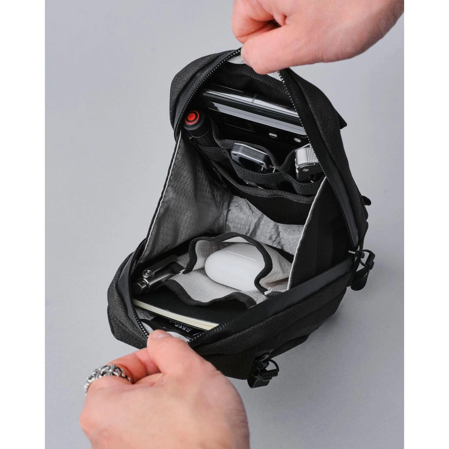 ALPAKA Metro Sling Axoflux 8 ALPAKA Metro Sling Axoflux - Image 6