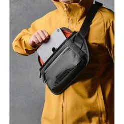 ALPAKA Bravo Sling Mini V2 -Fashion Bag Store Alpaka Bravo Sling Mini V2 VX42 Black 11 4edea461 c29d 4933 8b02 571e5223f3ee