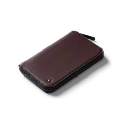 Bellroy Travel Folio -Fashion Bag Store Bellroy Travel Folio Deep Plum 1 1 ac827c93 953c 479e 8a4a 49046f2e5bb9