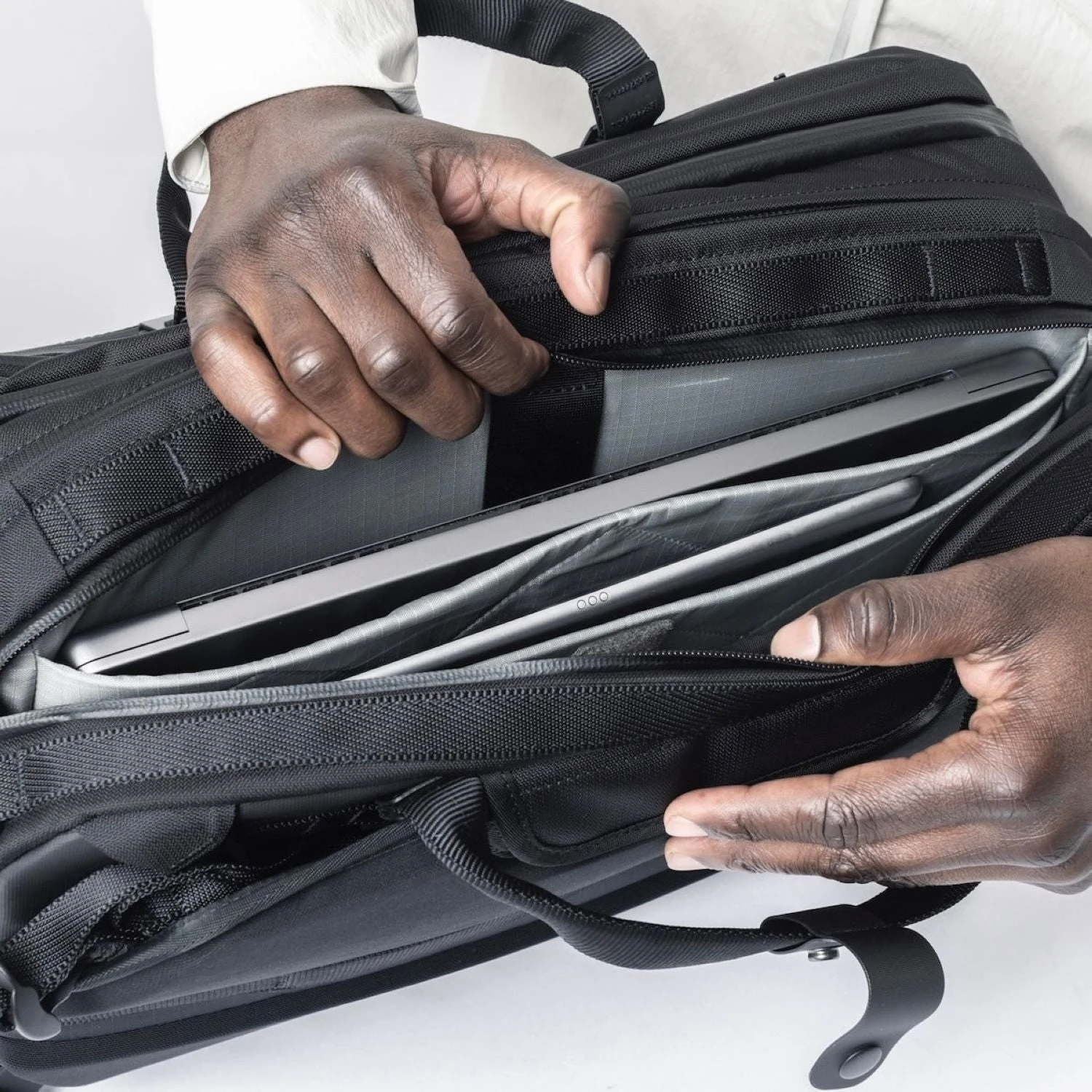 Black Ember Forge 30 15” Convertiable Travel Pack 17 Black Ember Forge 30 15” Convertiable Travel Pack - Image 15