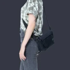 Cabinzero Flapjack Shoulder Bag 4L 24 Cabinzero Flapjack Shoulder Bag 4L -Fashion Bag Store Cabinzero Flapjack Shoulder Bag 4L Absolute Black 6 d74d75ec e643 4e0e a9fd ffa398afc949