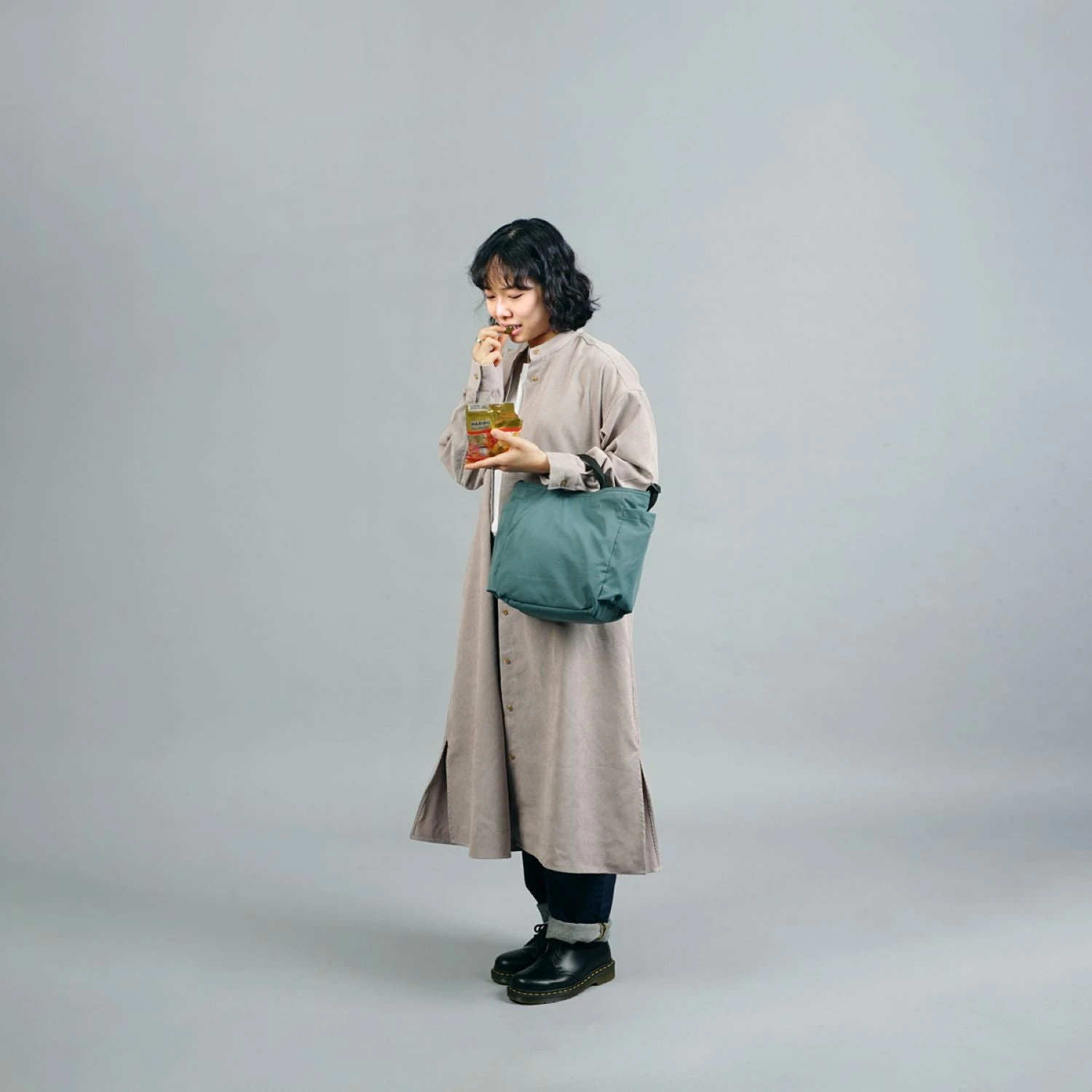 Hellolulu Jolie Double Sided 2 Way Shoulder Bag Eco Edition 9 Hellolulu Jolie Double Sided 2 Way Shoulder Bag Eco Edition - Image 7