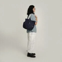 Hellolulu Reon All Day Tote Recycled (SA) 36 Hellolulu Reon All Day Tote Recycled (SA) -Fashion Bag Store Hellolulu Reon All Day Tote Recycled Peacoat 8a 1 ead3ab7f 81a8 4622 8085 a009d52c47a0