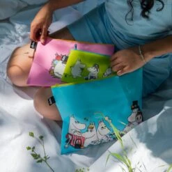 LOQI Museum Zip Pockets 41 LOQI Museum Zip Pockets -Fashion Bag Store Loqi Museum Zip Pockets Moomin Together 7