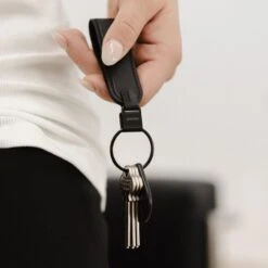 Orbitkey Loop Keychain Leather (SA) -Fashion Bag Store Orbitkey Loop Keychain Leather Black 5 251ae550 66b2 4835 8e15 115db2b51b44